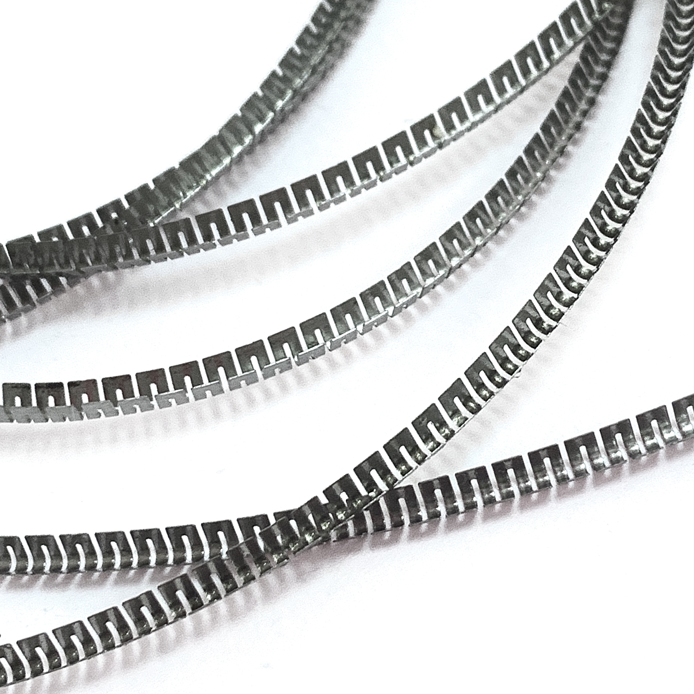 What are the characteristics and application scope of the pan plug sealing spring type?