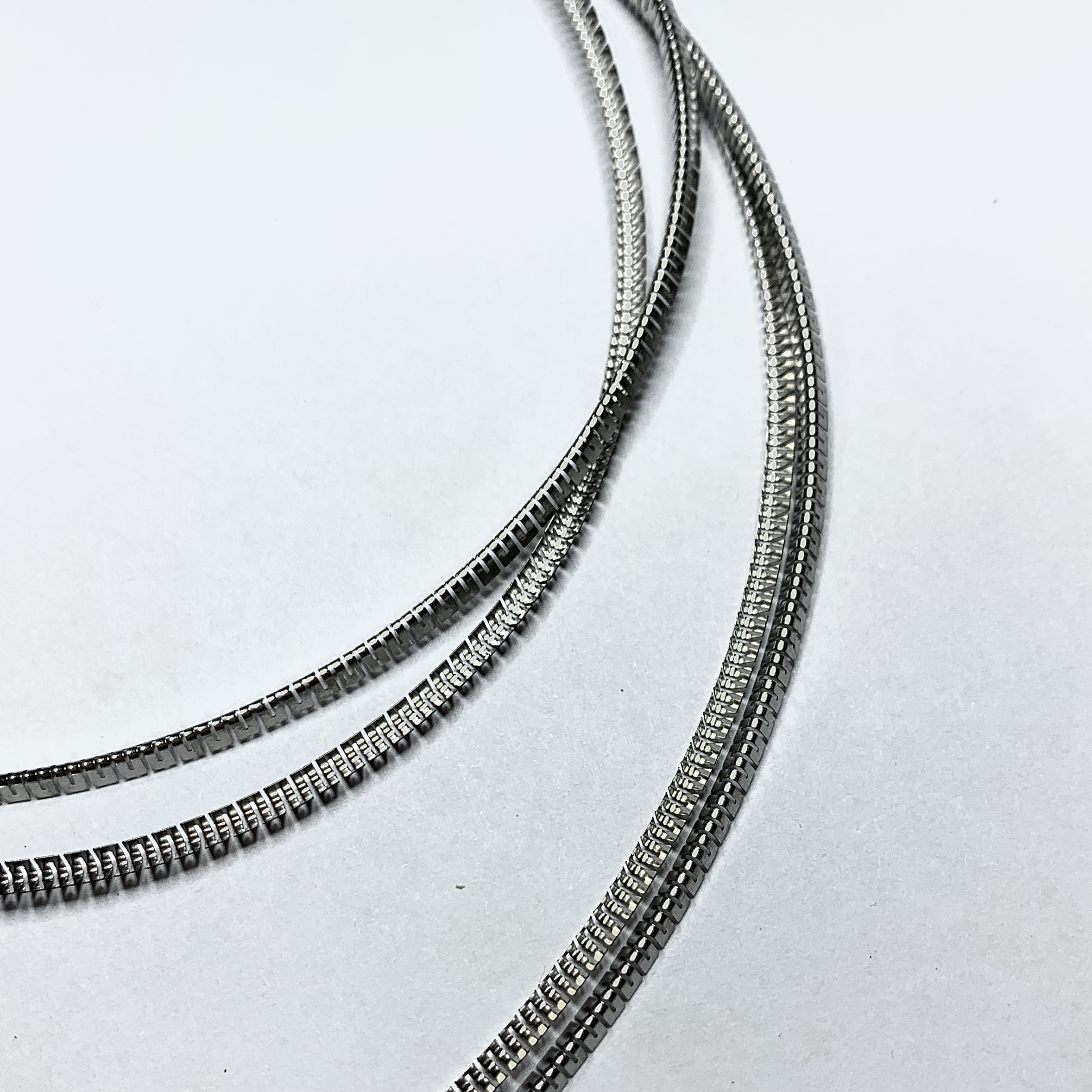 Cantilever V-Spring-spring energized seals