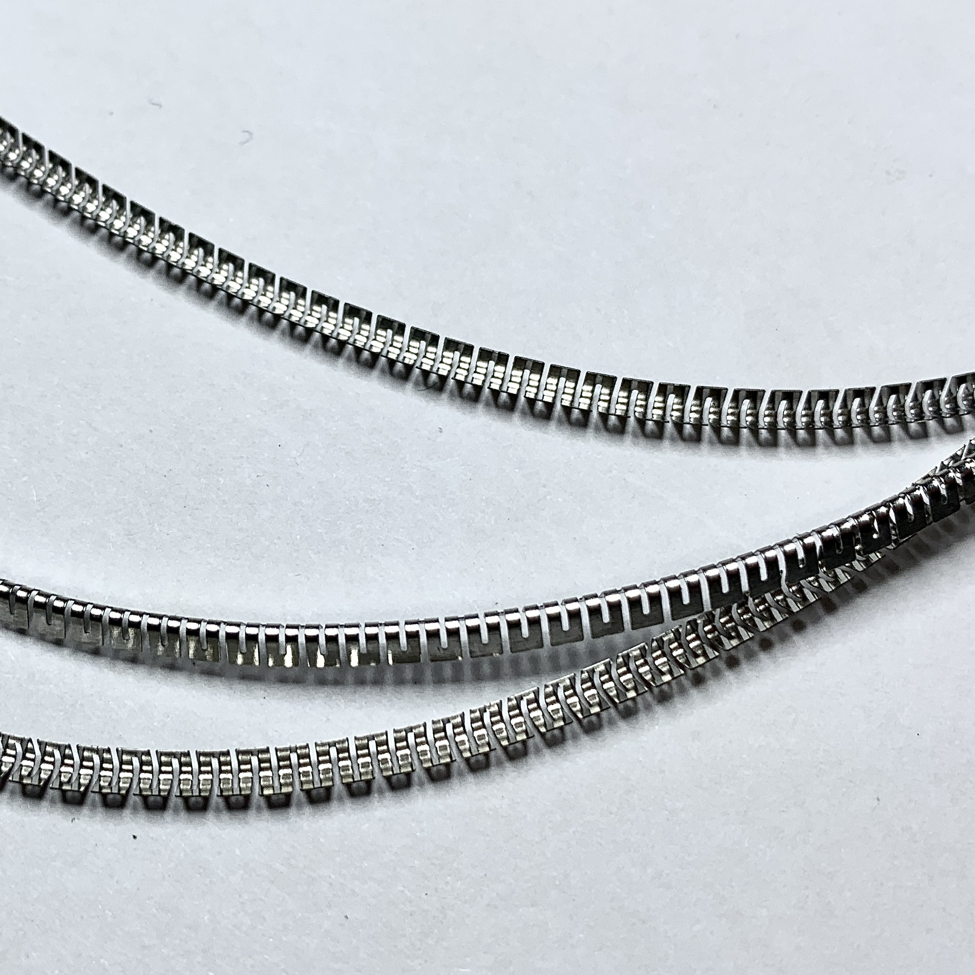 Cantilever V Spring-spring energized seals